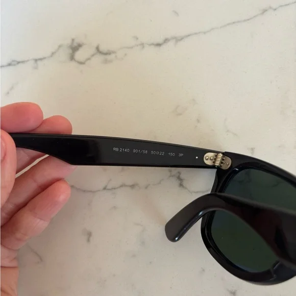 Ray-Ban Classic Black Wayfarer Sunglasses - Picture 3 of 4